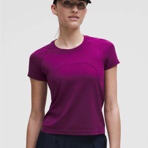lululemon Swiftly Chilled Grape Race Waist Length Size 6 Purple Short Sleeve Tee